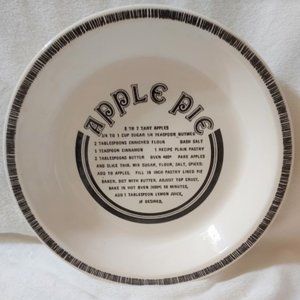 Vintage 1983 Royal China by Jeannette Country Harvest Green Apple Pie Dish NEW